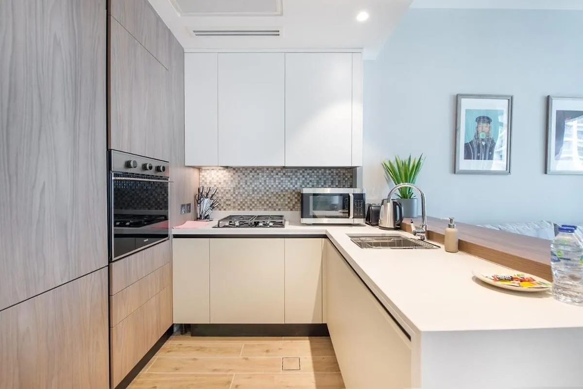 Cozy Studio Apartment Perfect For 4 In Dubai Marina 0*,
